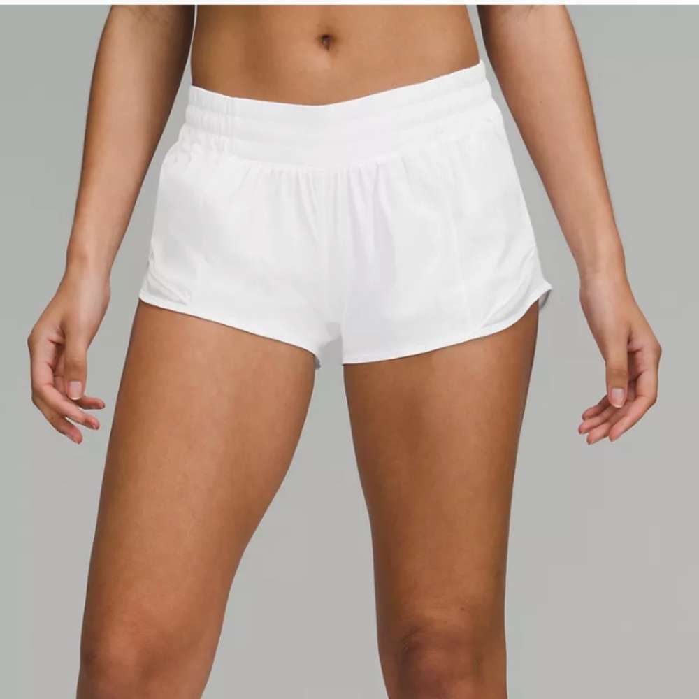 Lululemon Hotty Hot low-rise lined short 2.5” size 6